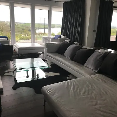 Holiday home Contemporary Living Overlooking Water *