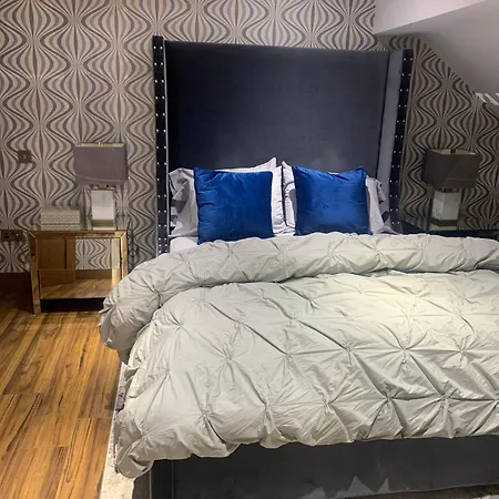 Contemporary Living Overlooking Water *