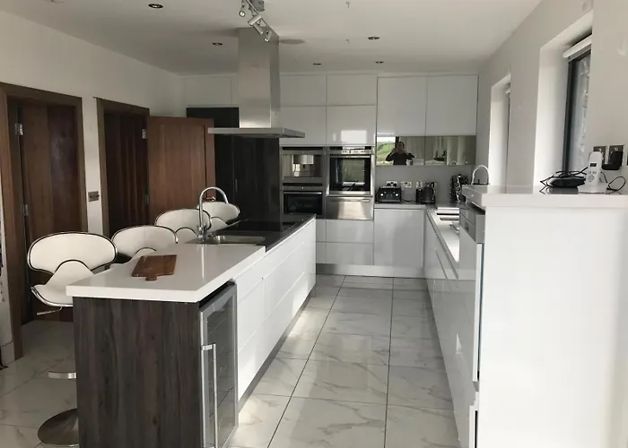 Contemporary Living Overlooking Water