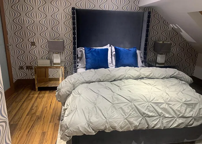 Contemporary Living Overlooking Water *